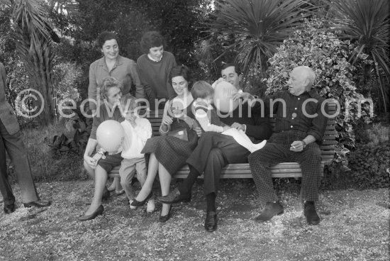 Picasso, Jacqueline, Catherine ("Cathy") Hutin, L. Miguel Dominguin, Lucia Bosè and children, Louise Leiris. Cannes 1959. - Photo by Edward Quinn