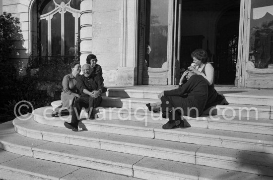 Pablo Picasso, Jacqueline, Catherine Hutin, Luis Miguel Dominguin and his wife. La Californie, Cannes 1959. - Photo by Edward Quinn