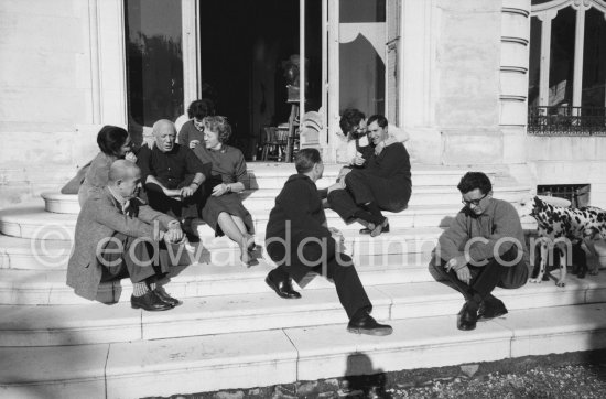 Pablo Picasso, Jacqueline, Catherine Hutin, Paulo Picasso, Luis Miguel Dominguin, Lucia Bosè and children, Louise Leiris, Michel Leiris, Pierre Baudouin. Cannes 1959. - Photo by Edward Quinn