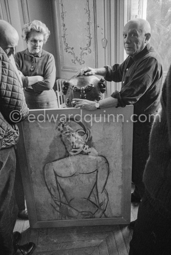 Pablo Picasso, the writer Michel Leiris and his wife Louise Leiris. La Californie, Cannes 1959. - Photo by Edward Quinn