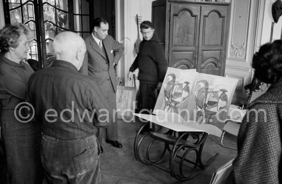 Pablo Picasso, Louise Leiris, owner with Daniel-Henry Kahnweiler of the Leiris Gallery Paris, Michel Leiris, André Weill, publisher of some deluxe editions of Pablo Picasso\'s work, and Paulo Picasso. La Californie, Cannes 1959. - Photo by Edward Quinn