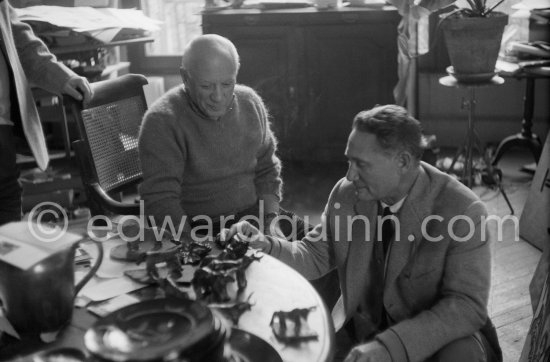 Pablo Picasso with not yet identified person. La Californie, Cannes 1959. - Photo by Edward Quinn