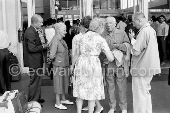 Jacqueline and Pablo Picasso pick up friends. From left to right Michel Leiris, Jeanne Godon, Jacqueline (hidden) conversant avec Louise Leiris, Béro Lascaux, Pablo Picasso, Elie Lascaux. Nice Airport 1960. - Photo by Edward Quinn