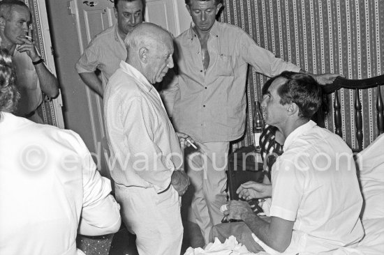 Pablo Picasso, Paulo Picasso, Luis Miguel Dominguin, Jacqueline. After the bullfight, Arles 1960. - Photo by Edward Quinn