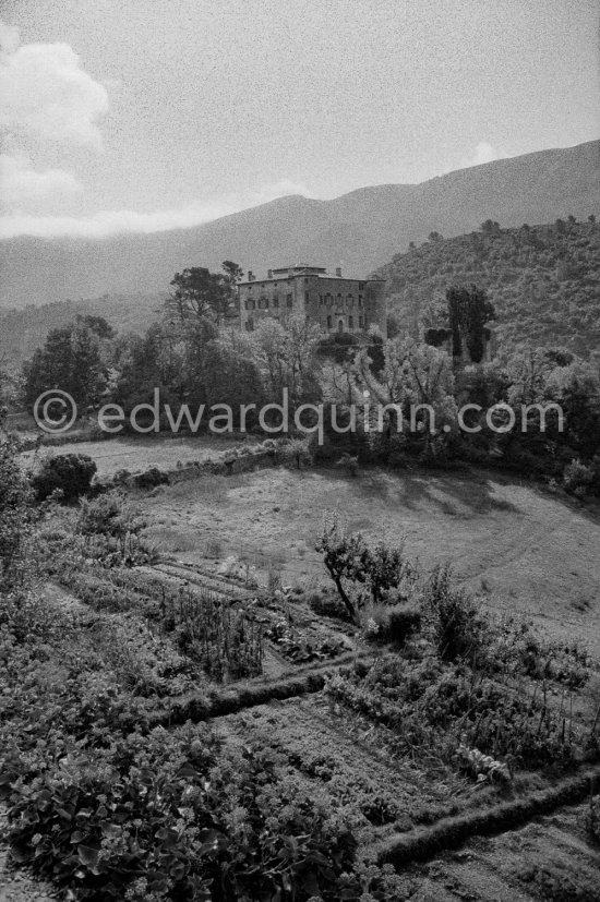 Château de Vauvenargues, where Pablo Picasso lived from 1959-62, in the foothills of Mont Sainte-Victoire, near Aix-en-Provence. A great square building dating from the sixteenth and eighteenth centuries, against a Provençal backdrop. Vauvenargues 1960. - Photo by Edward Quinn