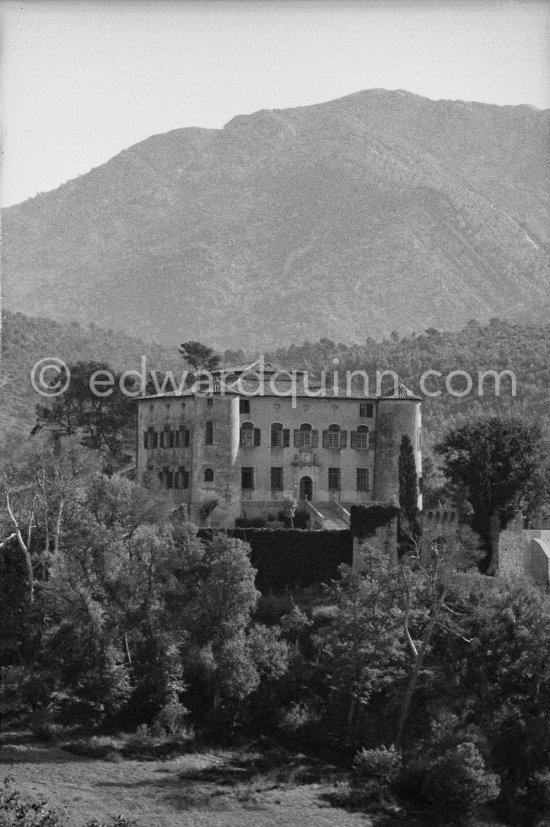 Château de Vauvenargues, where Pablo Picasso lived from 1959-62, in the foothills of Mont Sainte-Victoire, near Aix-en-Provence. A great square building dating from the sixteenth and eighteenth centuries, against a Provençal backdrop. Vauvenargues 1960. - Photo by Edward Quinn