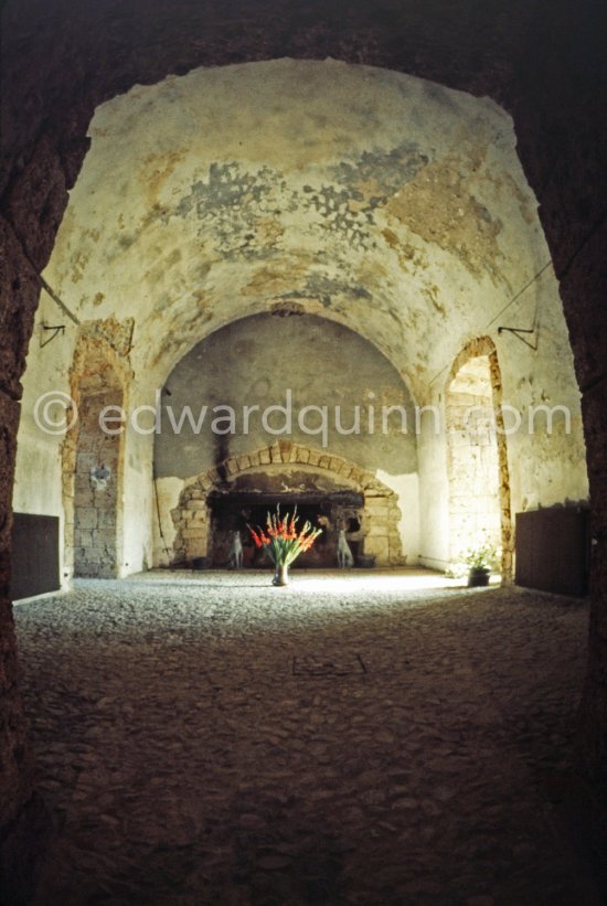 Inside of Château de Vauvenargues, Vauvenargues 1961 - Photo by Edward Quinn