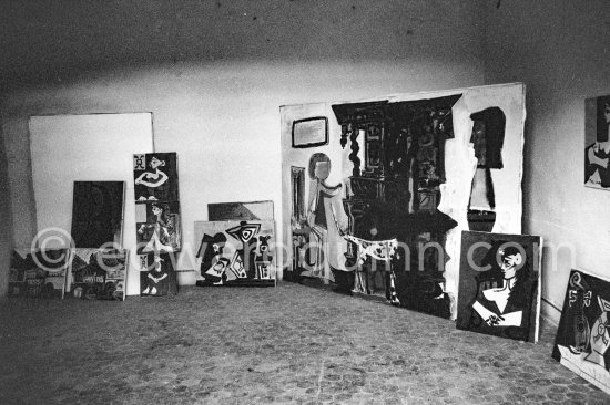 Pablo Picasso at Château de Vauvenargues 1960. - Photo by Edward Quinn