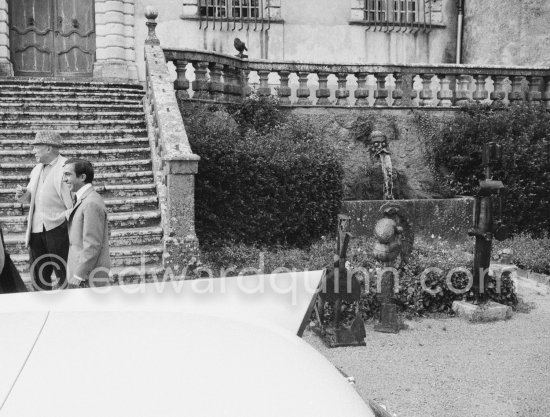 Pablo Picasso and his nephew, the painter Javier Vilató. Pablo Picasso\'s Lincoln Premier Convertible 1957. In front of Château de Vauvenargues 1960 - Photo by Edward Quinn