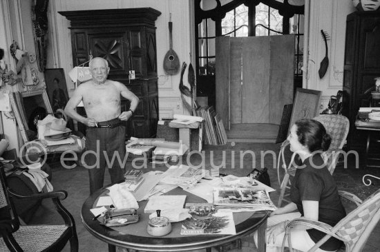Pablo Picasso and Jacqueline. On the table a pile of English newspapers reporting on his London exhibition. La Californie, Cannes 1960. - Photo by Edward Quinn