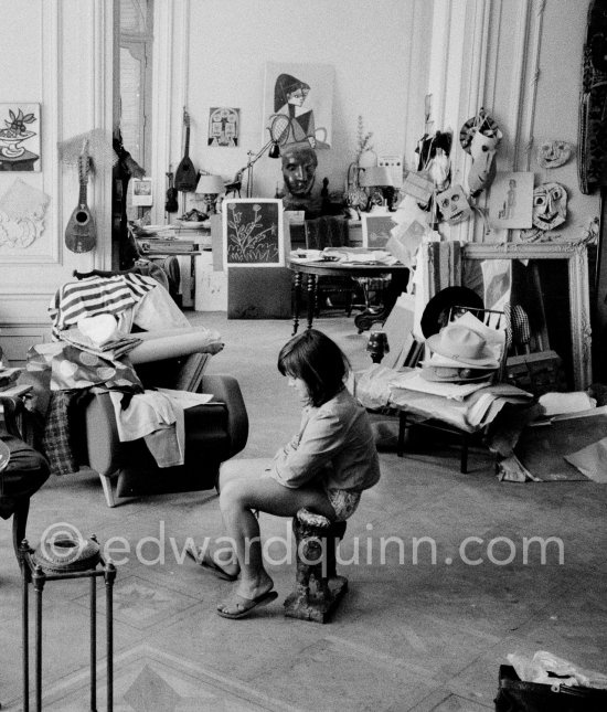 Paloma Picasso, sitting on "Le chat". La Californie, Cannes 1960. - Photo by Edward Quinn