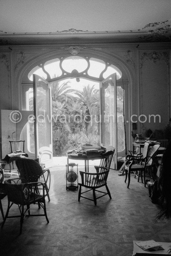 A view of the living room as it opened onto the garden. La Californie, Cannes 1960. - Photo by Edward Quinn
