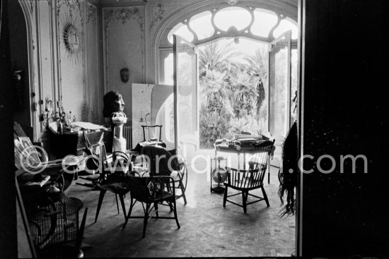 A studio at La Californie, Cannes 8.9.1960. - Photo by Edward Quinn