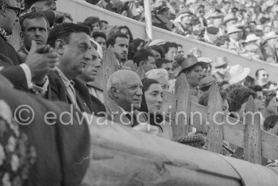 At the bullfight : From far left: Douglas Cooper talks with John Richardson, the president of the corrida, Paulo Picasso, Pablo Picasso, Jacqueline. Nîmes 1960. (Photos in the bull ring of this bullfight see "Miscellaneous".) - Photo by Edward Quinn