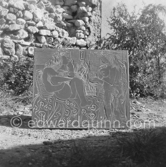 A Picasso linoblock in the garden of linoCannesrinter Arnéra. Vallauris 1967. - Photo by Edward Quinn