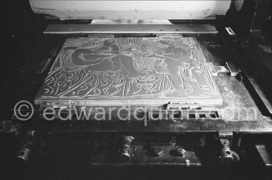Hidalgo Arnéra\'s printing press with a Pablo Picasso linocut. Vallauris 1960. - Photo by Edward Quinn