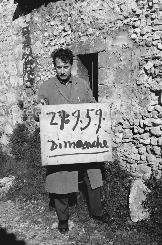 Hidalgo Arnéra in his garden. Vallauris 1960. - Photo by Edward Quinn