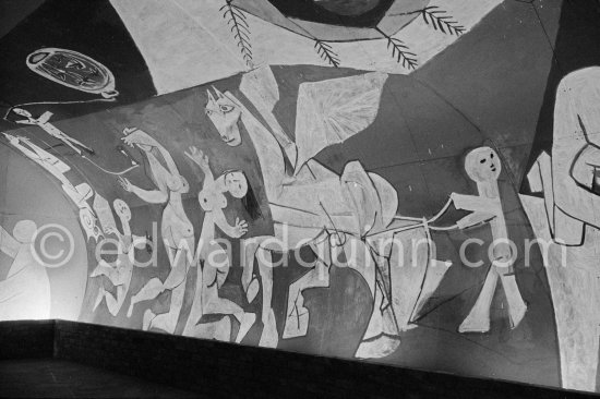 War and Peace ("La Guerre et la Paix") drawing on the vault of the Temple of Peace (Temple de la Paix, or Chapelle de la paix). Vallauris 1961. - Photo by Edward Quinn