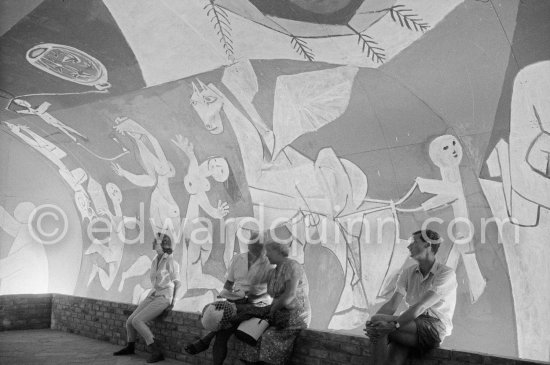 War and Peace ("La Guerre et la Paix") drawing on the vault of the Temple of Peace (Temple de la Paix, or Chapelle de la paix). Vallauris 1961. - Photo by Edward Quinn