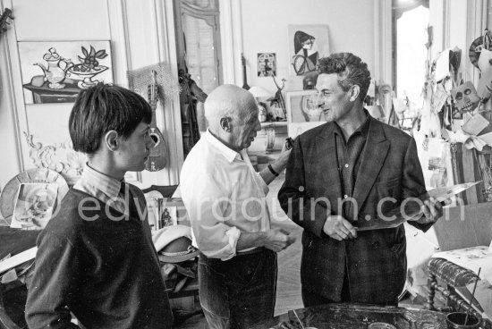 Pablo Picasso, Claude Picasso and Jacques Frélaut, printer, Vallauris. Easter, La Californie 1961. - Photo by Edward Quinn