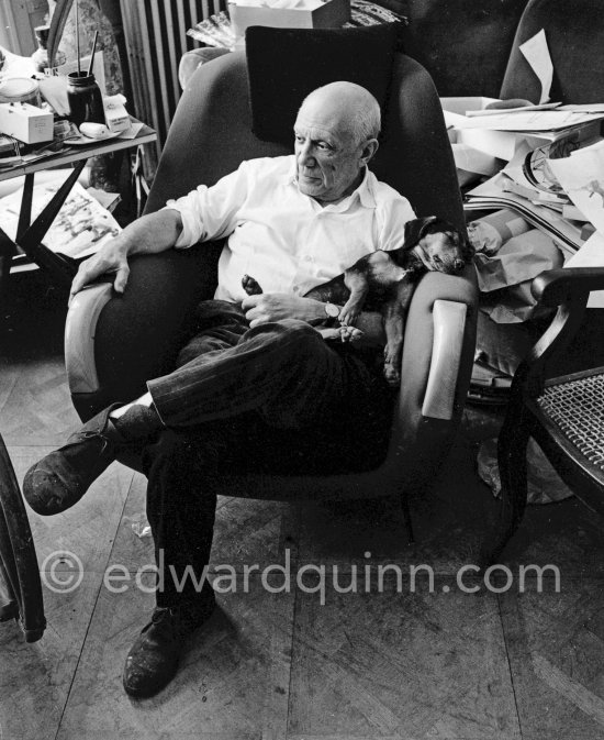 Pablo Picasso with dachshund Ma Jolie. La Californie, Cannes 1961. - Photo by Edward Quinn