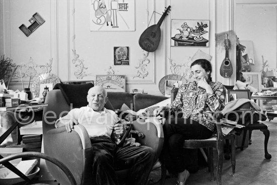 Pablo Picasso and Jacqueline (she is wearing a blouse made from a textile designed by Pablo Picasso) with dachshund Ma Jolie. La Californie, Cannes 1961. - Photo by Edward Quinn