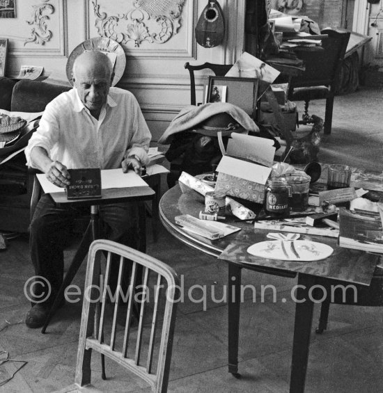 Pablo Picasso working on gouache with Caran d'ache wax oil pastels and water color. Pablo Picasso always liked surprises and in his work he encouraged unpredictable outcomes. La Californie, Cannes 1961. - Photo by Edward Quinn