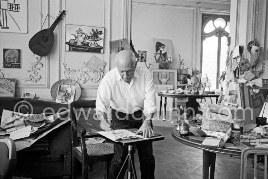 Pablo Picasso working on gouache with Caran d'ache wax oil pastels and water color. Pablo Picasso always liked surprises and in his work he encouraged unpredictable outcomes. La Californie, Cannes 1961. - Photo by Edward Quinn