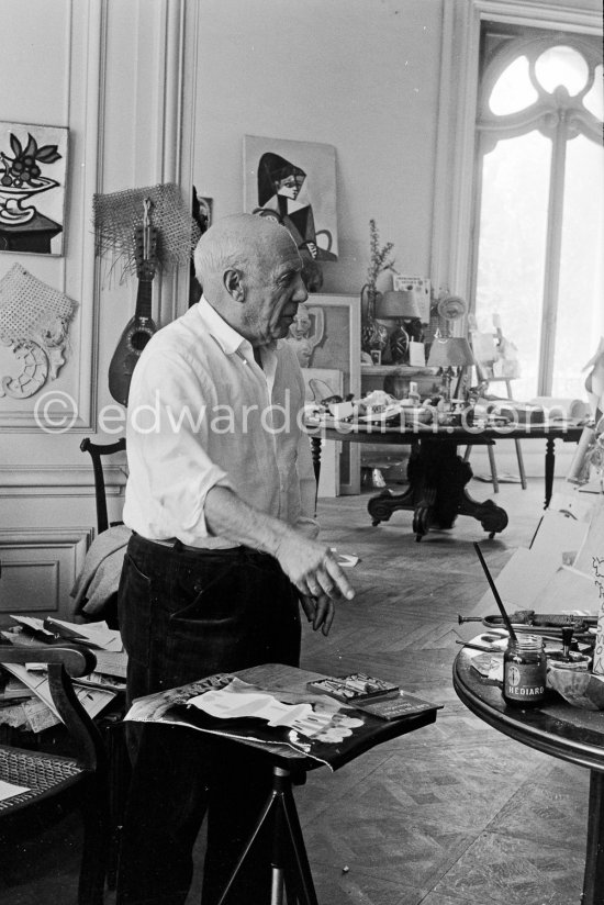 Picasso working on gouache with Caran d'Ache wax oil pastels and water color. Picasso always liked surprises and in his work he encouraged unpredictable outcomes. La Californie, Cannes, Easter (good Friday) 16.3.1961. - Photo by Edward Quinn