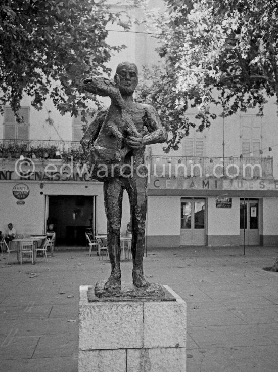 Picasso sculpture "L’homme au mouton”. Place Paul Isnard, Vallauris 1961. - Photo by Edward Quinn