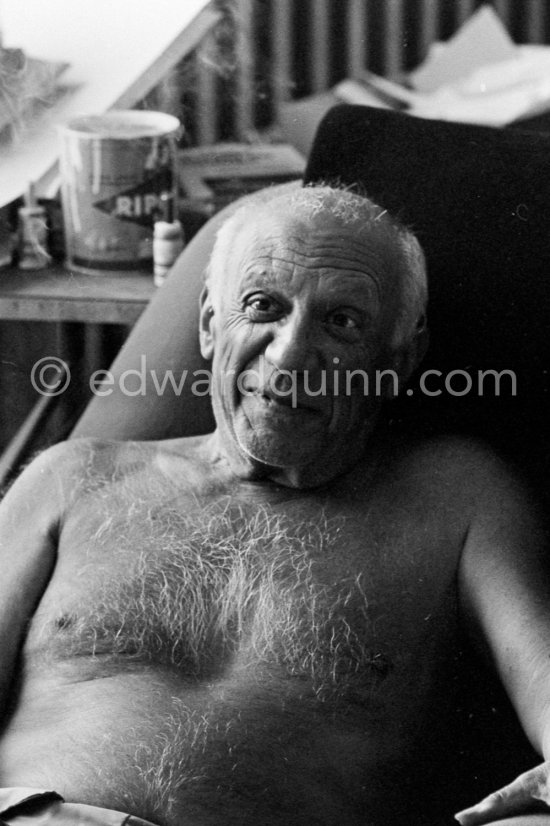Pablo Picasso. Ripolin can. La Californie, Cannes 1961. - Photo by Edward Quinn