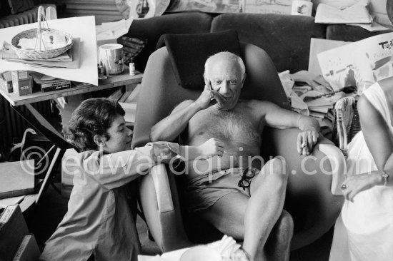 Pablo Picasso and Catherine Hutin. Ripolin can. La Californie 1961. - Photo by Edward Quinn