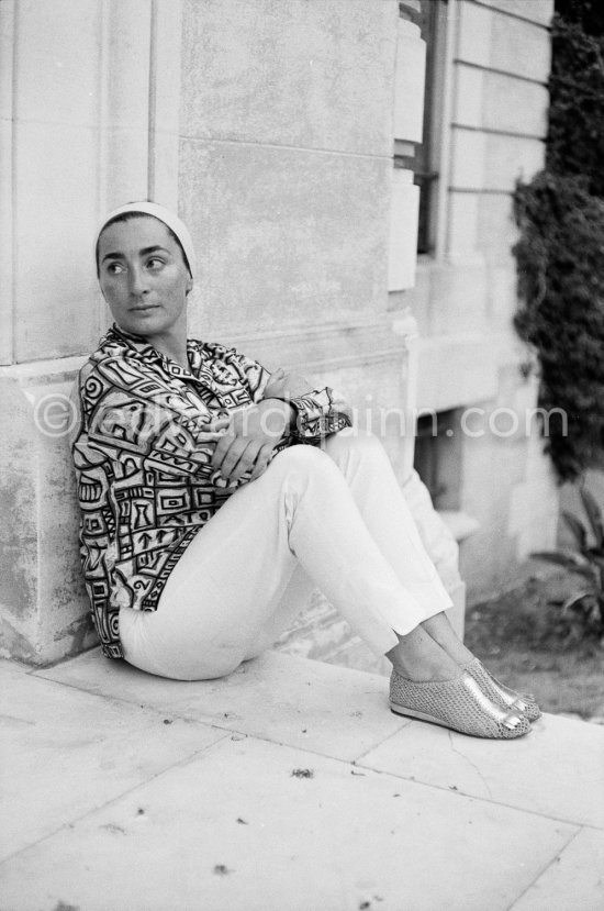Jacqueline, wearing a blouse made from a textile designed by Pablo Picasso. La Californie, Cannes 1961. - Photo by Edward Quinn