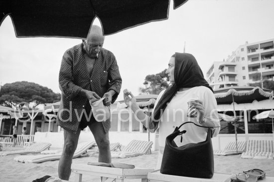 Pablo Picasso and Jacqueline at the beach. Golfe-Juan 1961. - Photo by Edward Quinn
