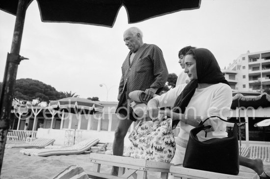 Pablo Picasso, Claude Picasso and Jacqueline at the beach. Golfe-Juan 1961. - Photo by Edward Quinn