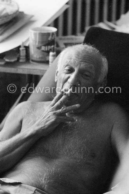 Picasso and a Ripolin can. La Californie, Cannes 1961. - Photo by Edward Quinn