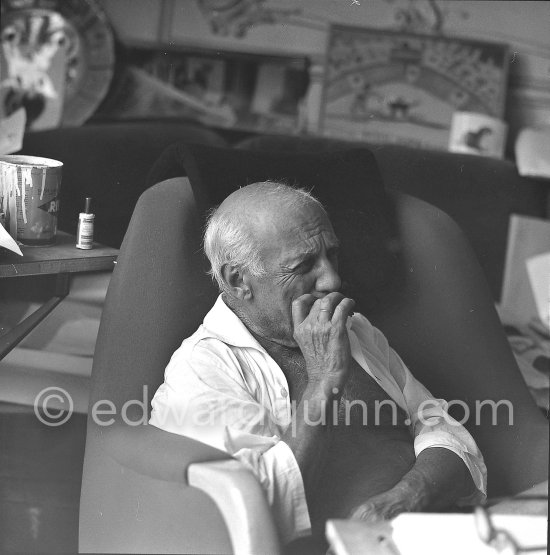 Pablo Picasso with a Ripolin color can behid him. La Californie, Cannes 1961. - Photo by Edward Quinn