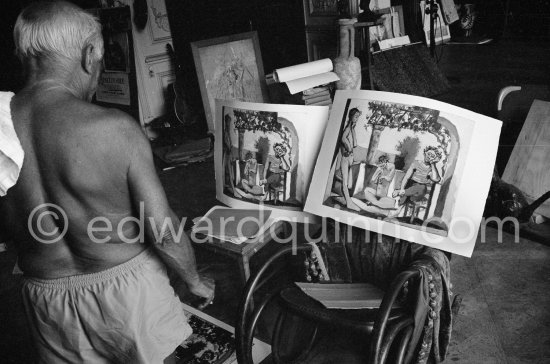Pablo Picasso viewing litho "Le repos du faune". La Californie, Cannes 1961. - Photo by Edward Quinn