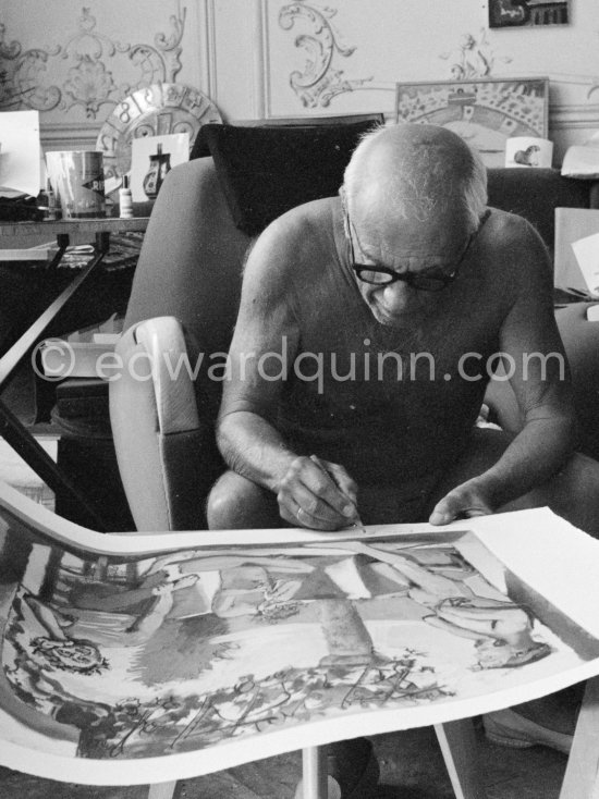 Pablo Picasso dedicating (signing?) a print. La Californie, Cannes 1961. - Photo by Edward Quinn