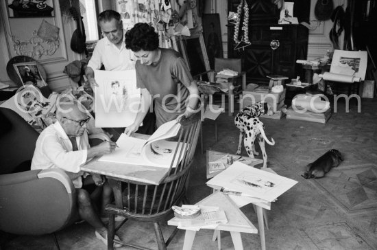 Pablo Picasso signing Rimbaud litho. With Henri Matarasso and his niece. Dogs Perro and Lump. La Californie, Cannes 1961. - Photo by Edward Quinn