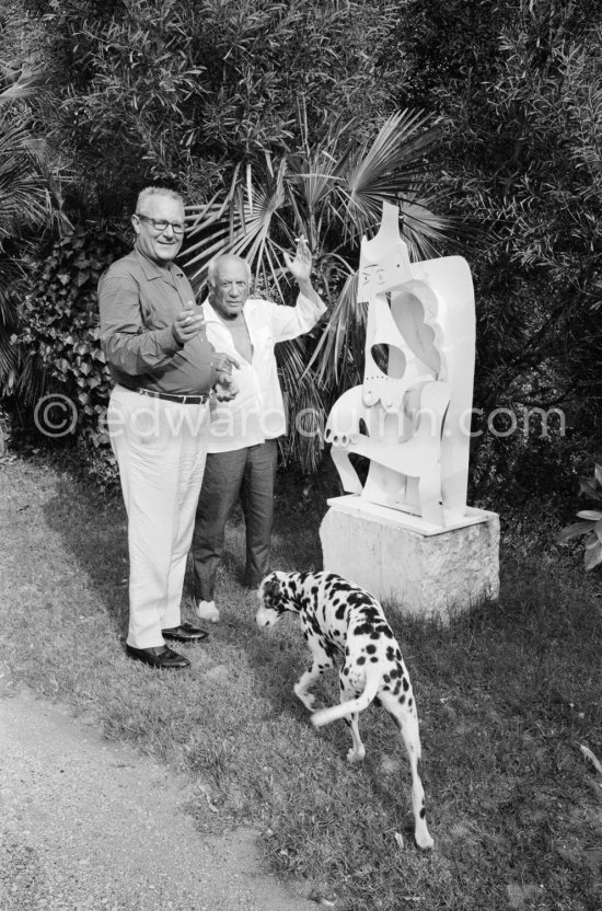 Pablo Picasso with Douglas Cooper and Dalmatian dog Perro and sculpture "Femme au chapeau". La Californie, Cannes 1961. - Photo by Edward Quinn