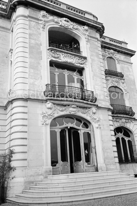 La Californie, seen from the garden. This side of the house faced south, and on the top floor where Pablo Picasso worked and fed the pigeons, he could see the Mediterranean. Cannes 1961. Today: Pavillon de Flore, 22 Avenue de Coste Belle, Cannes. - Photo by Edward Quinn