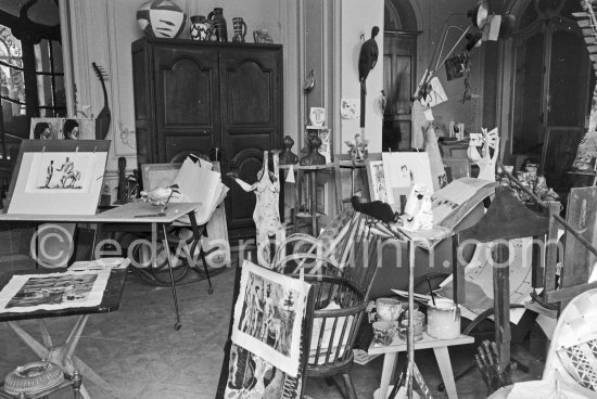 On the left a table by Joseph-Marius Tiola. La Californie, Cannes 1961. - Photo by Edward Quinn
