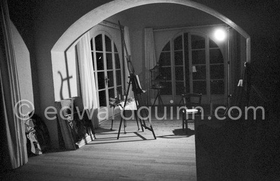 During a night-time working session. Notre-Dame-de-Vie, Mougins 1961. - Photo by Edward Quinn