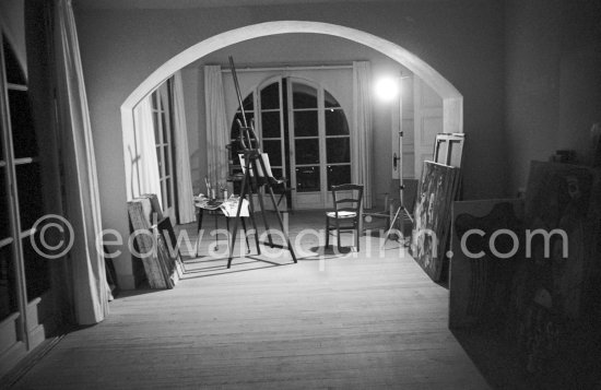 During a night-time working session. Notre-Dame-de-Vie, Mougins 1961. - Photo by Edward Quinn