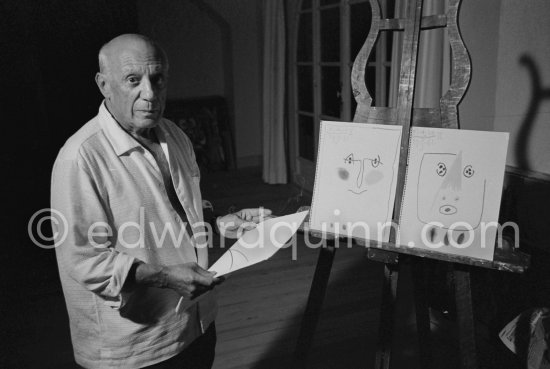 The picture on the right shows the Rolleiflex camera of Edward Quinn. Pablo Picasso with color crayon drawing made 27.9.1961 for Edward Quinn's book "Pablo Picasso at work". Notre-Dame-de-Vie, Mougins 1961. - Photo by Edward Quinn