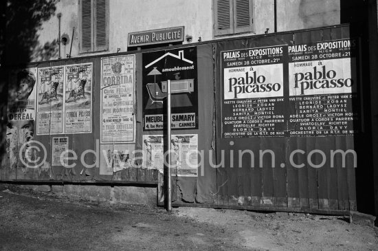 On the right poster for the festivities put on in Pablo Picasso's honor for the 80th birthday 28.10.1961 and poster for the annual bullfight put on in Pablo Picasso's honor (not the 80th birthday festivities bullfight). Nice 1961. - Photo by Edward Quinn
