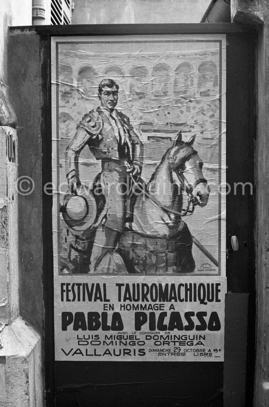 Poster for the bullfight with Dominguin put on in Pablo Picasso's honor (80th birthday). Vallauris, 29.10.1961. - Photo by Edward Quinn