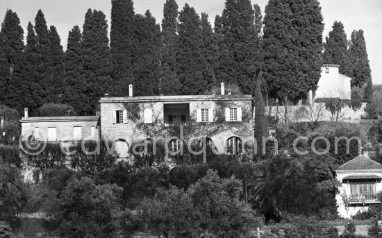 Mas Notre-Dame-de-Vie near Mougins where Pablo Picasso lived since 1961. The house was once owned by the Plunket family who gave the painter an Afghan hound called Kaboul as a moving-in present. When his bedroom was on the top floor, the living rooms and studio on the ground floor. Mougins 1962. - Photo by Edward Quinn