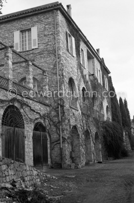 Mas Notre-Dame-de-Vie near Mougins where Pablo Picasso lived since 1961. When Pablo Picasso had filled the available rooms with his paintings and drawings, he later had the terrace covered to give him space for two more large studios. His bedroom was on the top floor, the living rooms and studio on the ground floor. Mougins 1962. - Photo by Edward Quinn